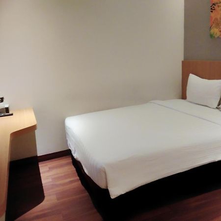 Vinotel Cirebon Buitenkant foto