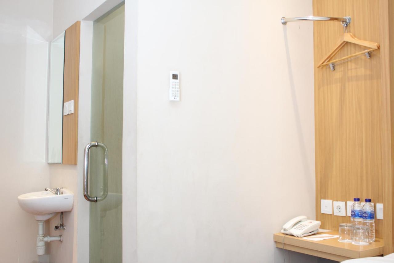 Vinotel Cirebon Buitenkant foto