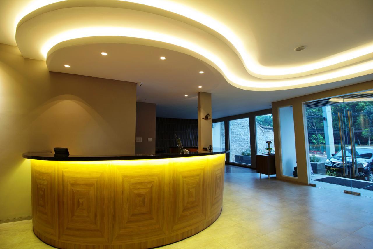 Vinotel Cirebon Buitenkant foto