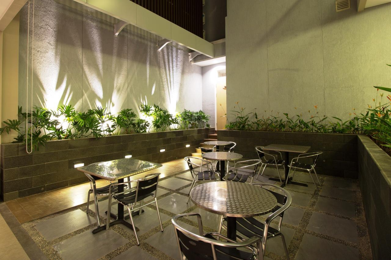 Vinotel Cirebon Buitenkant foto