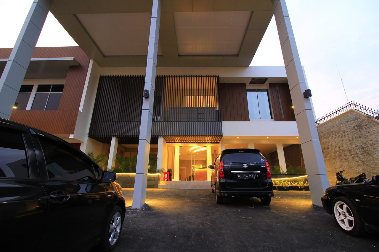 Vinotel Cirebon Buitenkant foto
